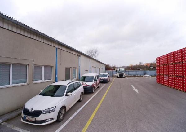 PRENÁJOM! Skladová hala (705 m2) s admin. časťou a asfaltovou plochou