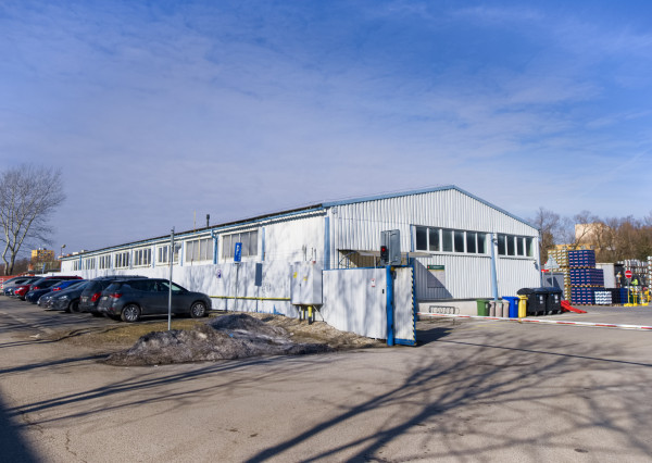 PRENÁJOM! Skladová hala (705 m2) s admin. časťou a asfaltovou plochou