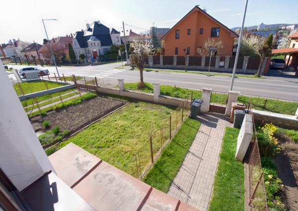 Byt 3+1 (109 m²) s 2 balkónmi, garážou a záhradou, centrum Spišská Nová Ves