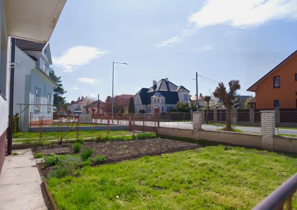 Byt 3+1 (109 m²) s 2 balkónmi, garážou a záhradou, centrum Spišská Nová Ves