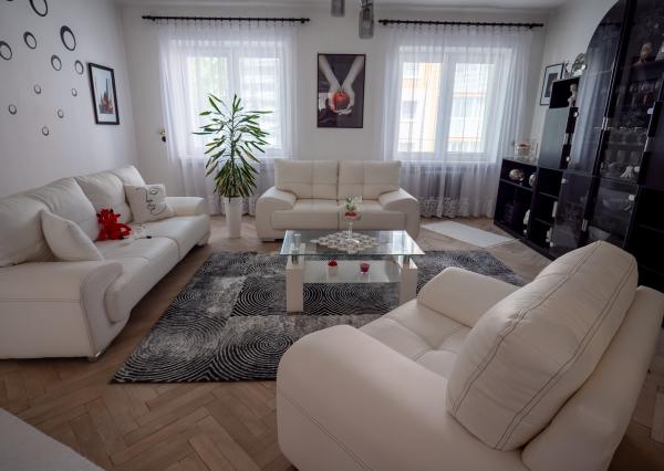 3-izbový, nadštandardne veľký byt s balkónom -  Krompachy