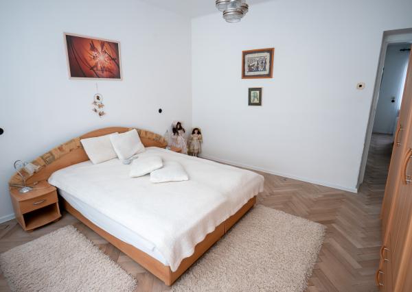 3-izbový, nadštandardne veľký byt s balkónom -  Krompachy