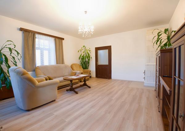 Rekonštruovaný RD so slnečnou záhradou, garážou v obci Smižany