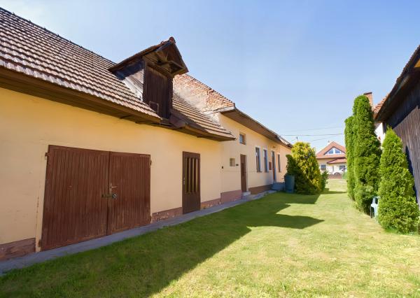 Rekonštruovaný RD so slnečnou záhradou, garážou v obci Smižany