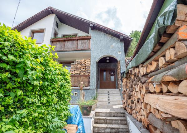 Rodinný dom 4+K s terasou, garážou, altánkom - Krompachy