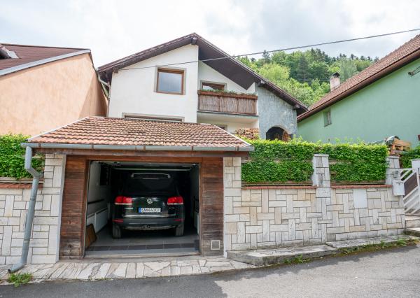 Rodinný dom 4+K s terasou, garážou, altánkom - Krompachy