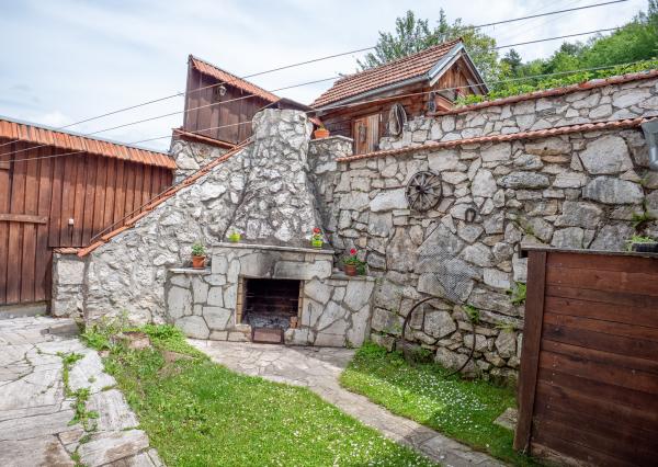 Rodinný dom 4+K s terasou, garážou, altánkom - Krompachy