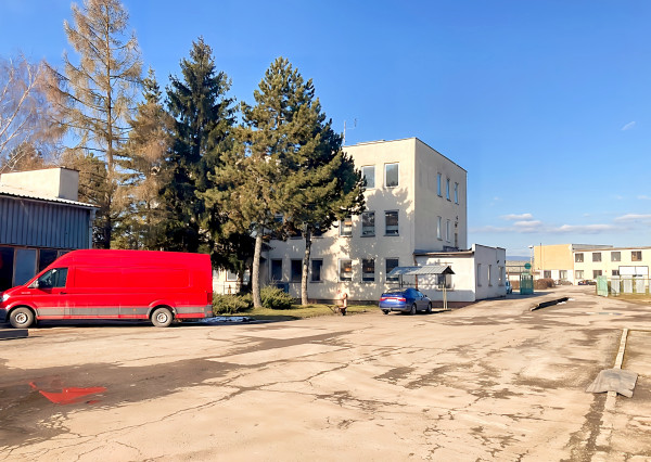 Podn. areál - adm, výroba, garáže, sklady (3,3 ha) neďaleko Košíc