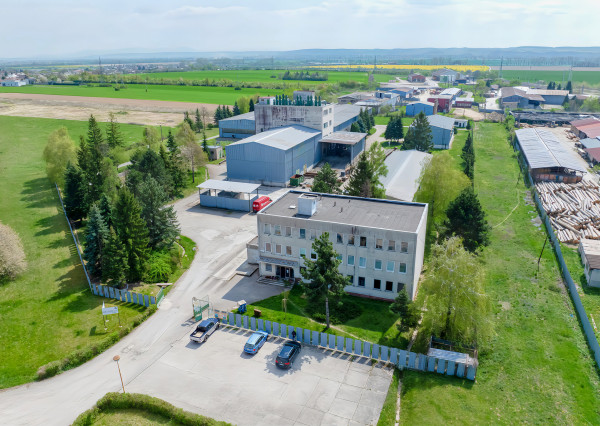 Podn. areál - adm, výroba, garáže, sklady (3,3 ha) neďaleko Košíc