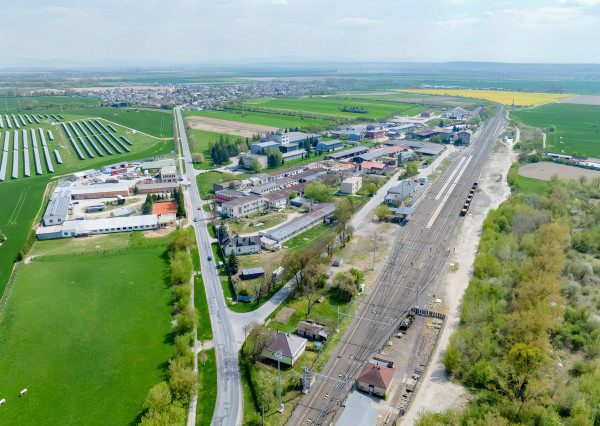 Podn. areál - adm, výroba, garáže, sklady (3,3 ha) neďaleko Košíc