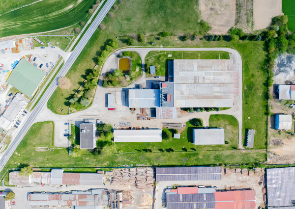 Podn. areál - adm, výroba, garáže, sklady (3,3 ha) neďaleko Košíc