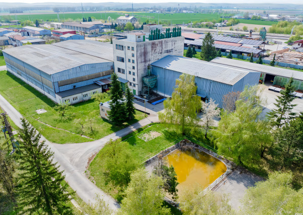 Podn. areál - adm, výroba, garáže, sklady (3,3 ha) neďaleko Košíc