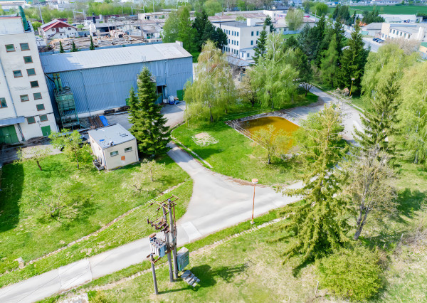 Podn. areál - adm, výroba, garáže, sklady (3,3 ha) neďaleko Košíc