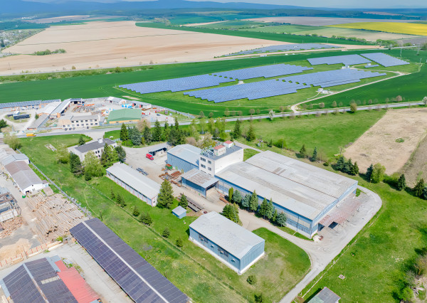 Podn. areál - adm, výroba, garáže, sklady (3,3 ha) neďaleko Košíc