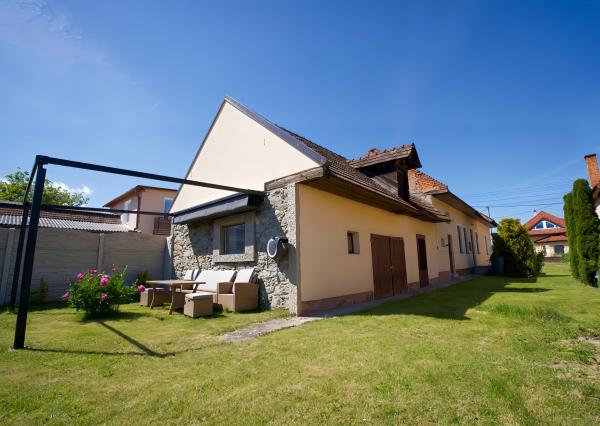 Rekonštruovaný RD so slnečnou záhradou, garážou v obci Smižany