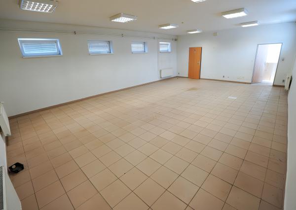 PRENÁJOM! Podn. priestor (80 m2) v AREÁLI ZÁPAD Spišská Nová Ves
