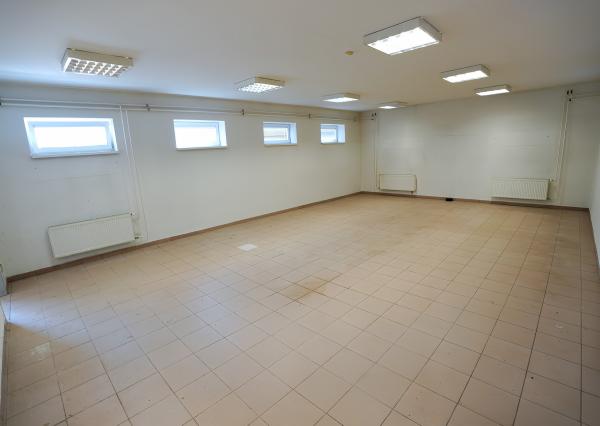 PRENÁJOM! Podn. priestor (80 m2) v AREÁLI ZÁPAD Spišská Nová Ves