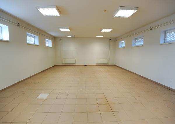 PRENÁJOM! Podn. priestor (80 m2) v AREÁLI ZÁPAD Spišská Nová Ves