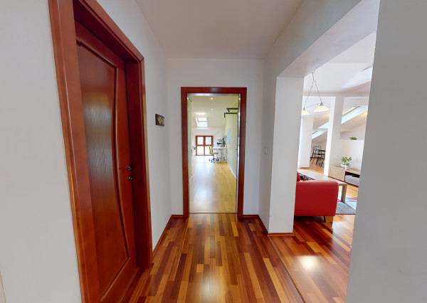 Atraktívny 4-izbový podkrovný byt (120 m2) s terasou Sp. Nová Ves