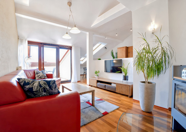 Atraktívny 4-izbový podkrovný byt (120 m2) s terasou Sp. Nová Ves
