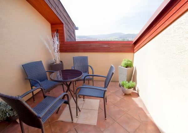 Atraktívny 4-izbový podkrovný byt (120 m2) s terasou Sp. Nová Ves