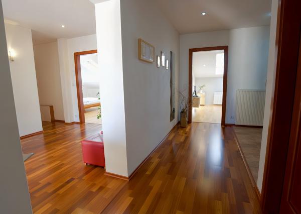 Atraktívny 4-izbový podkrovný byt (120 m2) s terasou Sp. Nová Ves