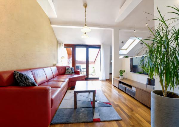 Atraktívny 4-izbový podkrovný byt (120 m2) s terasou Sp. Nová Ves
