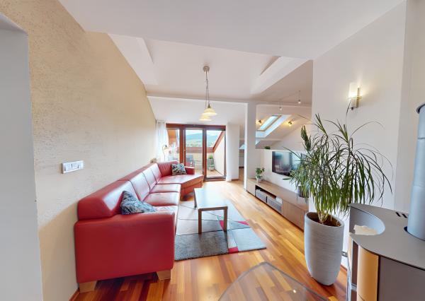 Atraktívny 4-izbový podkrovný byt (120 m2) s terasou Sp. Nová Ves