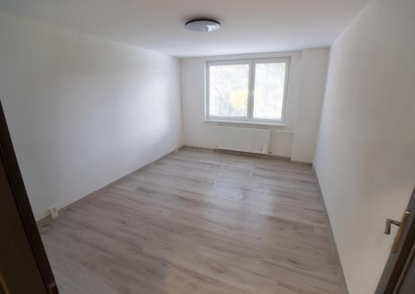 ZNÍŽENÁ CENA! Kompletne rekonštruovaný byt 1+1 sídl. Tarča SNV