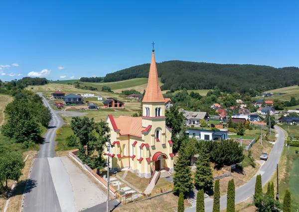 Stavebný pozemok (1000 m2) na križovatke ciest Čenčice