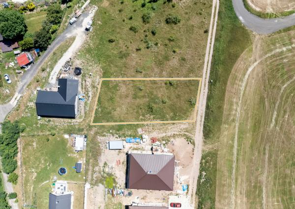 Stavebný pozemok (1000 m2) na križovatke ciest Čenčice