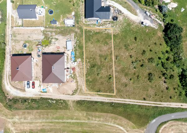 Stavebný pozemok (1000 m2) na križovatke ciest Čenčice
