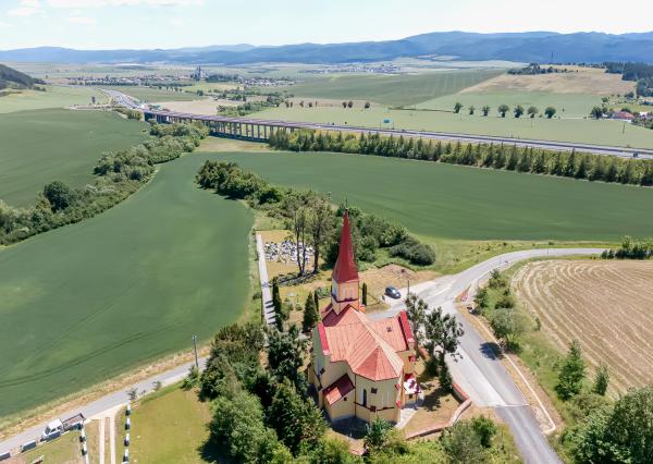 Stavebný pozemok (1000 m2) na križovatke ciest Čenčice