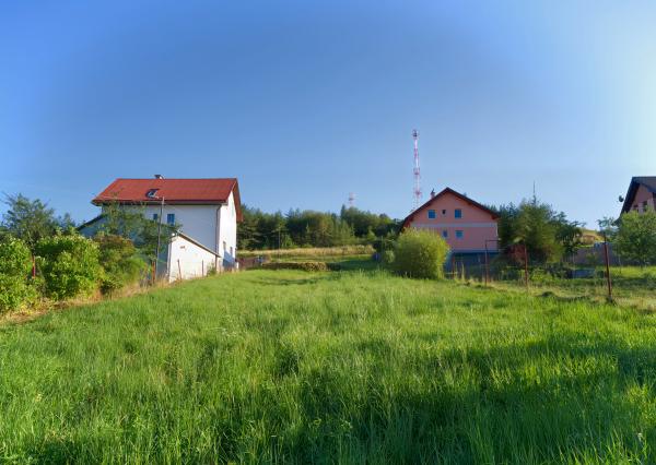Stavebný pozemok (1 251 m²) s IS, dvojitým prístupom a výhľadom, Dravce