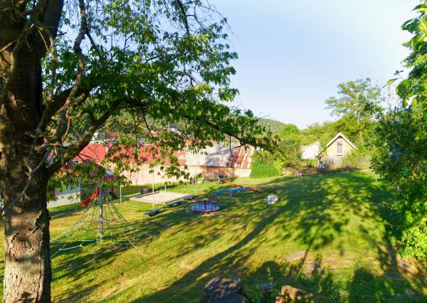 Stavebný pozemok (1 251 m²) s IS, dvojitým prístupom a výhľadom, Dravce