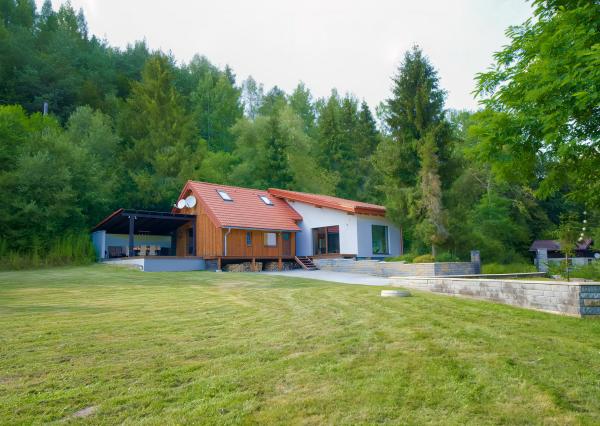 Rodinný dom – chalupa s veľkou záhradou (1 175 m2), Zahura, Sp. Vlachy