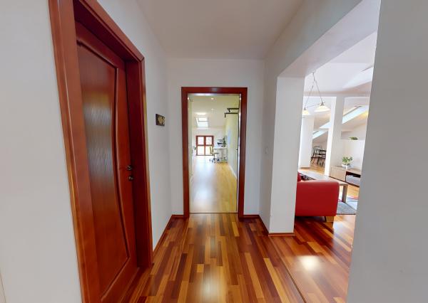 Atraktívny 4-izbový podkrovný byt (120 m2) s terasou Sp. Nová Ves