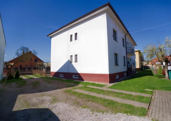 Byt 3+1 (109 m²) s 2 balkónmi, garážou a záhradou, centrum SNV