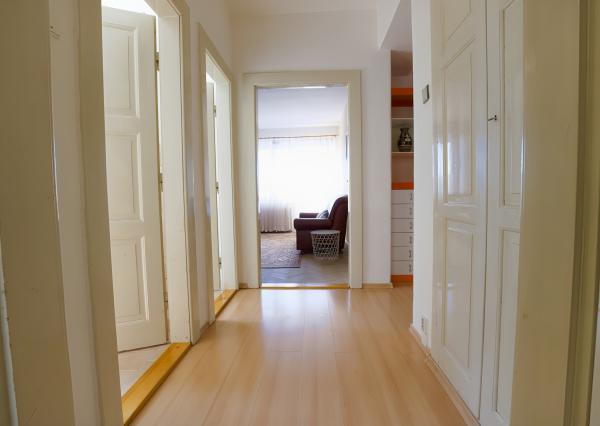 Byt 3+1 (109 m²) s 2 balkónmi, garážou a záhradou, centrum SNV