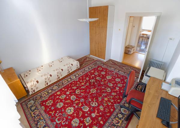 Byt 3+1 (109 m²) s 2 balkónmi, garážou a záhradou, centrum SNV