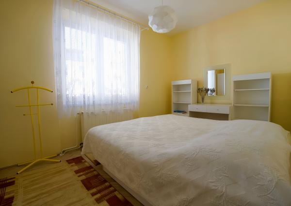 Byt 3+1 (109 m²) s 2 balkónmi, garážou a záhradou, centrum SNV