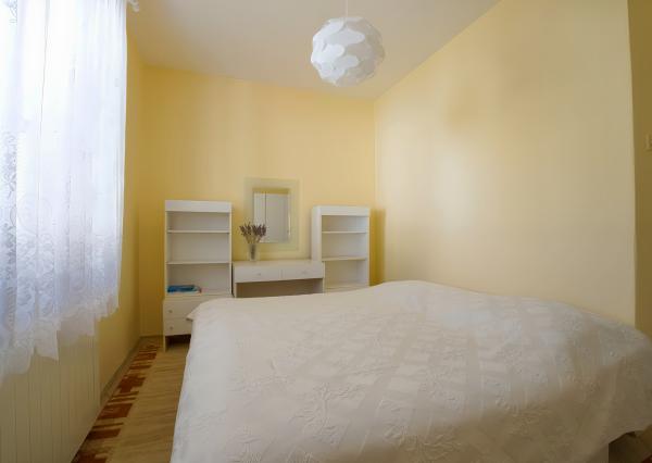 Byt 3+1 (109 m²) s 2 balkónmi, garážou a záhradou, centrum SNV