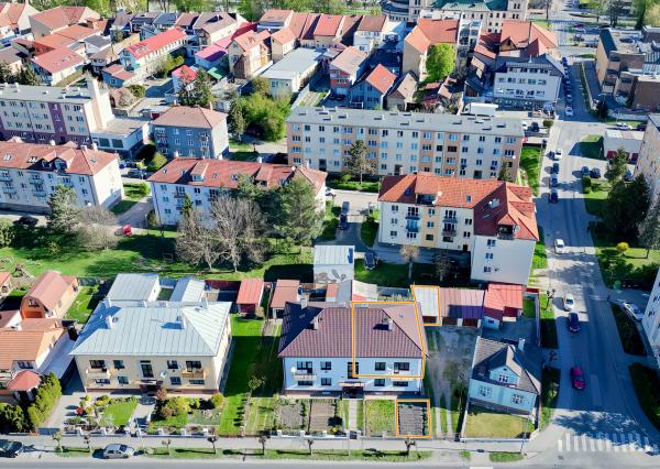Byt 3+1 (109 m²) s 2 balkónmi, garážou a záhradou, centrum SNV