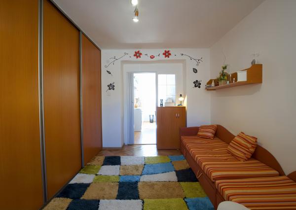 Byt 2+1 (56 m²) s pivnicami, tehlový dom, centrum Spišskej Novej Vsi