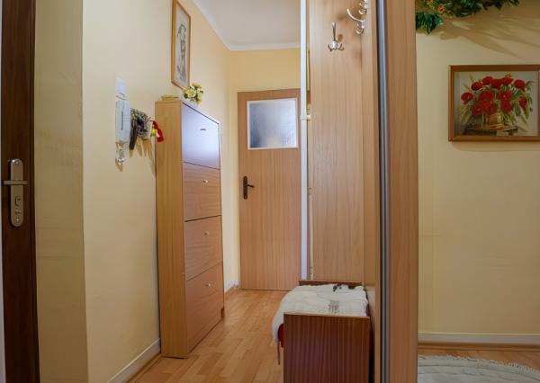 Byt 2+1 (56 m²) s pivnicami, tehlový dom, centrum Spišskej Novej Vsi