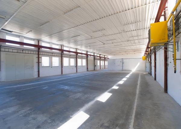 NA PRENÁJOM! Rekonštruovaná výrobná hala 800 m² Spišská Nová Ves