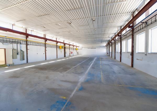 NA PRENÁJOM! Rekonštruovaná výrobná hala 800 m² Spišská Nová Ves
