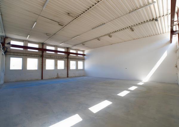 NA PRENÁJOM! Rekonštruovaná výrobná hala 800 m² Spišská Nová Ves