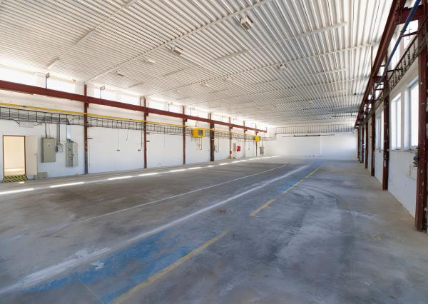 NA PRENÁJOM! Rekonštruovaná výrobná hala 800 m² Spišská Nová Ves