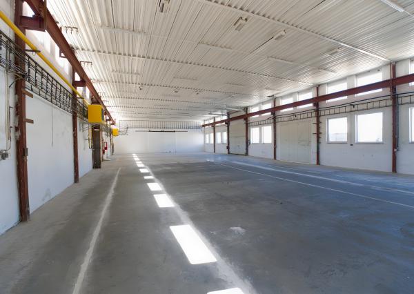 NA PRENÁJOM! Rekonštruovaná výrobná hala 800 m² Spišská Nová Ves